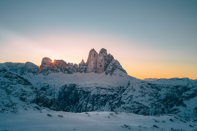 白昼雪山